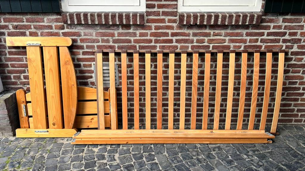 Grenen bed - Gedemonteerd en in goede staat, Huis en Inrichting, Ophalen, Gebruikt, Eenpersoons, Bruin