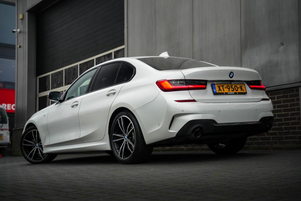 BMW 3-serie 330i 259 pk High Executive Edition M-Sportpakket, Automaat, 1998 cc, Achterwielaandrijving, Gebruikt