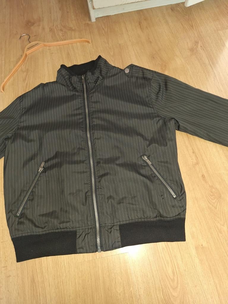 Te koop bomberjack kleur zwart met lichte strepen., Kleding | Heren, Jassen | Zomer, Ophalen of Verzenden, Overige maten, Zwart