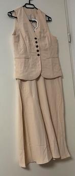 Elegant Beige Rokkostuum - Maat M, Ophalen of Verzenden, Zo goed als nieuw