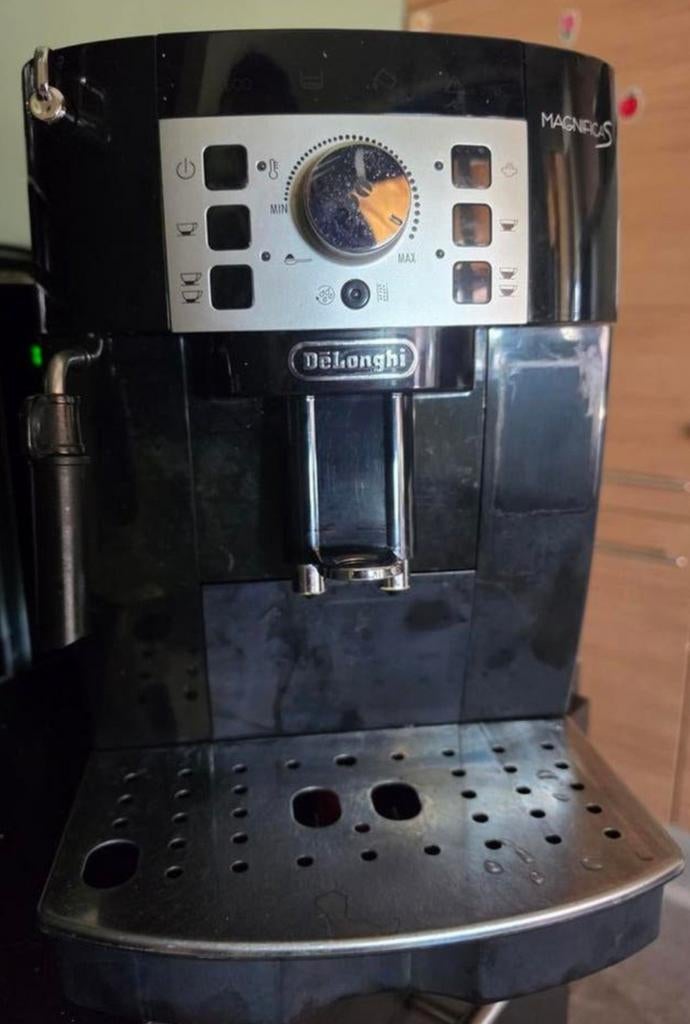 DeLonghi Magnifica S volautomatische koffiemachine, Ophalen of Verzenden, Gebruikt, Koffiemachine, Gemalen koffie