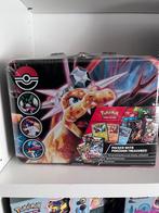 2x Pokémon Scarlet & Violet Collector's Chest Tin Box, Hobby en Vrije tijd, Verzamelkaartspellen | Pokémon, Ophalen of Verzenden