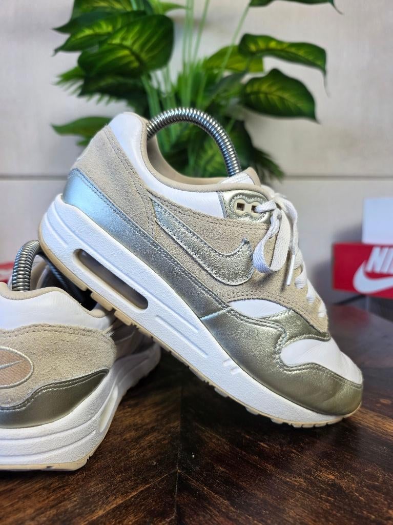 Nike Air Max 1 Metallic Gold maat 38,5, Wit, Nike, Ophalen of Verzenden, Nike