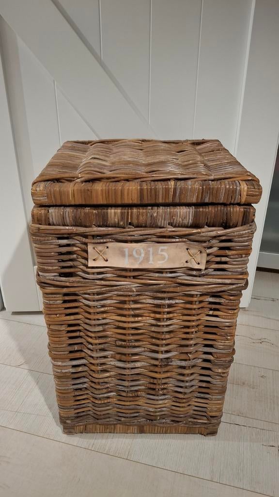 Rotan opbergmand., Ophalen, Gebruikt, Mand, Riet