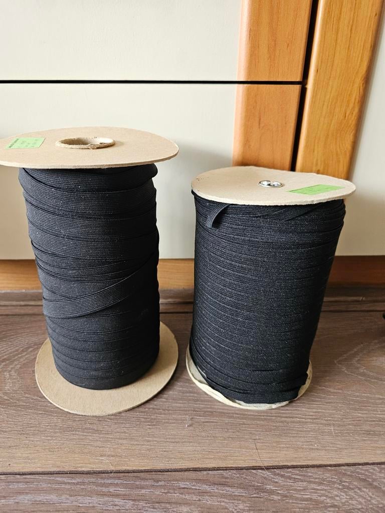 Zwart elastiek op rol - Juritex B.V., Hobby en Vrije tijd, Naaien en Fournituren, Zo goed als nieuw, Lint, Band of Elastiek, Ophalen of Verzenden