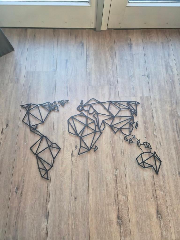Geometrische open wereldkaart metaal wanddecoratie, Ophalen of Verzenden, Zo goed als nieuw