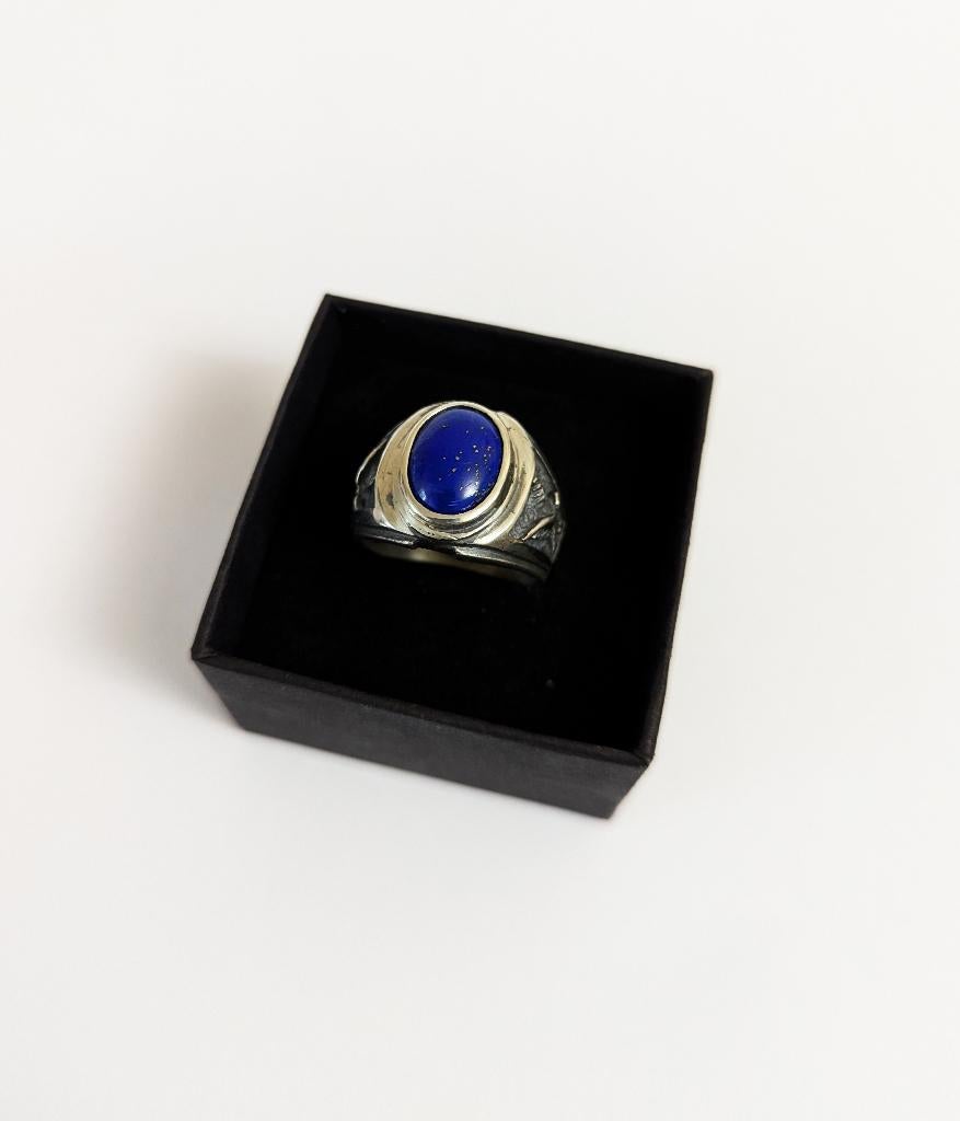 Zilveren ring met met natuurlijke lapis lazuli, 20 of groter, Heer, Nieuw, Met edelsteen