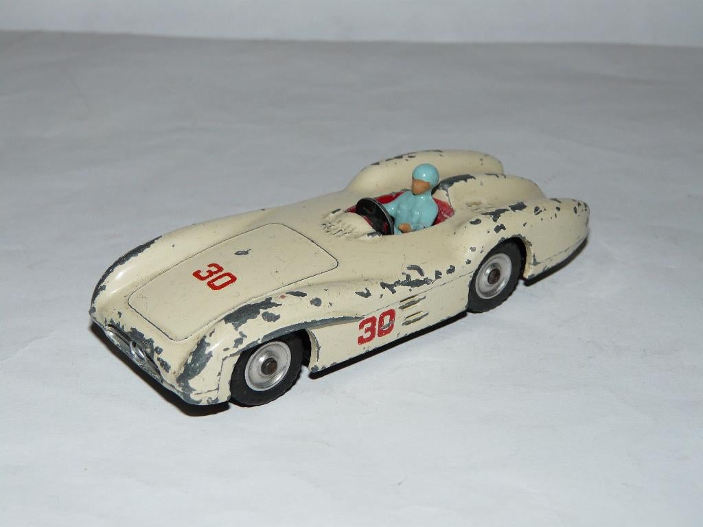 Dinky Toys - Nr. 237 - Mercedes Benz Raceauto Spun Hub, Hobby en Vrije tijd, Modelauto's | 1:43, Ophalen, Gebruikt, Auto, Dinky Toys