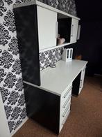 Modern zwart-wit bureau met opbouw en lades, Ophalen