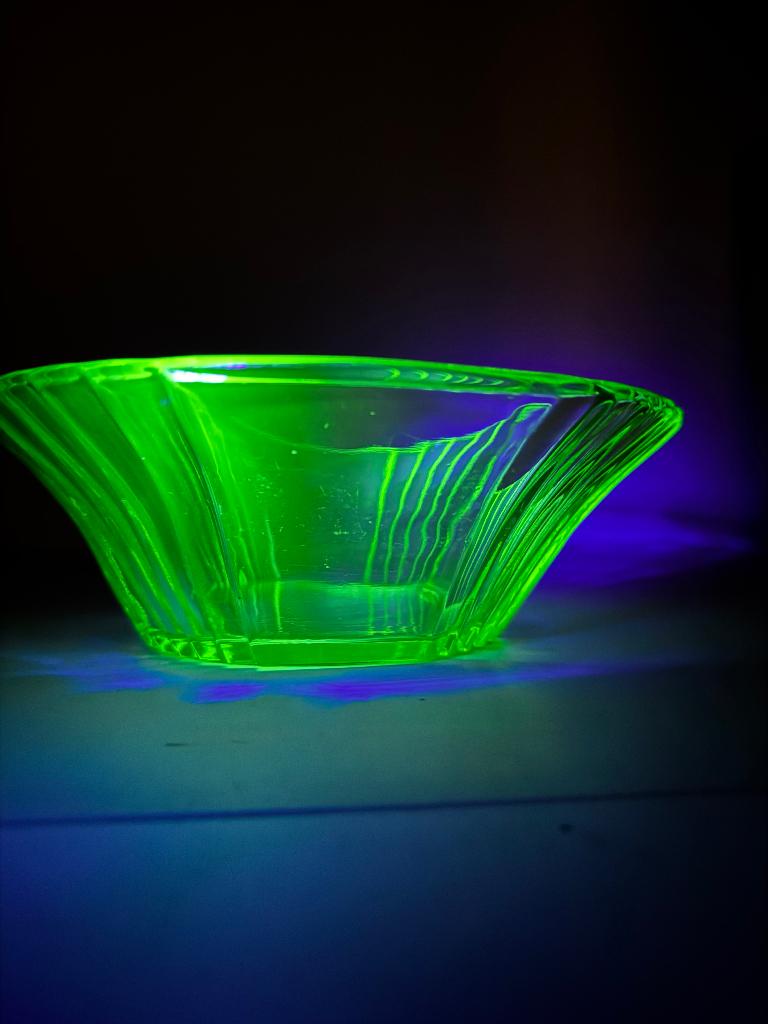 Annagroen glas - schaal en vaas, Antiek en Kunst, Ophalen
