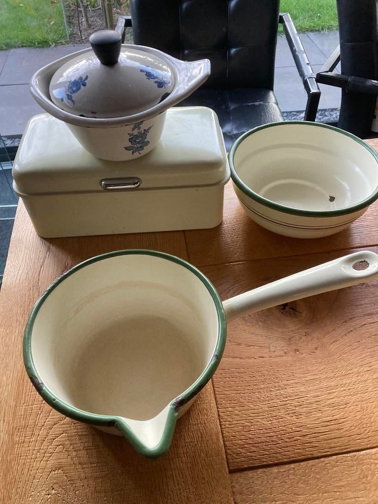Vintage emaille keukenset: broodtrommel, pan, schalen, Ophalen of Verzenden