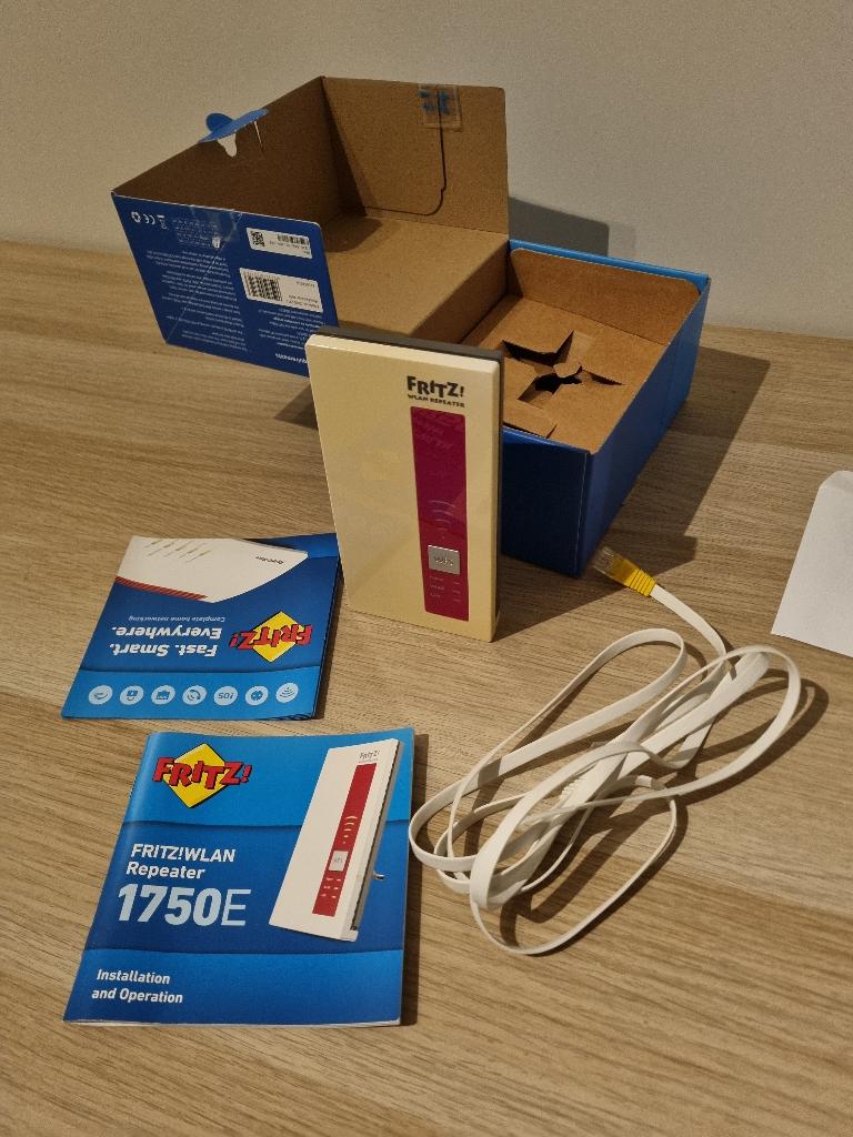 FRITZ!WLAN Repeater 1750E – Mesh WiFi versterker, Computers en Software, WiFi-versterkers, Ophalen of Verzenden, Zo goed als nieuw