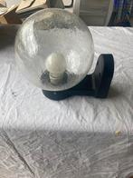 Vintage glazen buitenlamp., Tuin en Terras, Buitenverlichting, Wandlamp, Ophalen of Verzenden, 50 tot 250 watt, Netvoeding