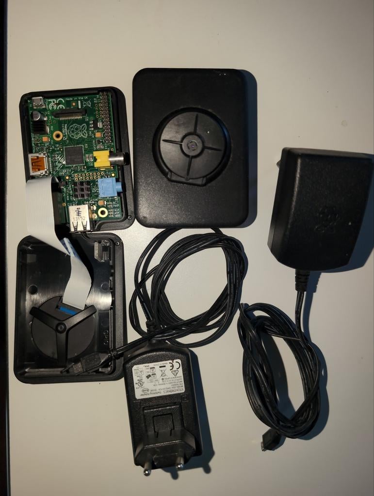 2 x Raspberry Pi Model B met Pi cam, behuizing en adapters, Hobby en Vrije tijd, Elektronica-componenten, Ophalen of Verzenden
