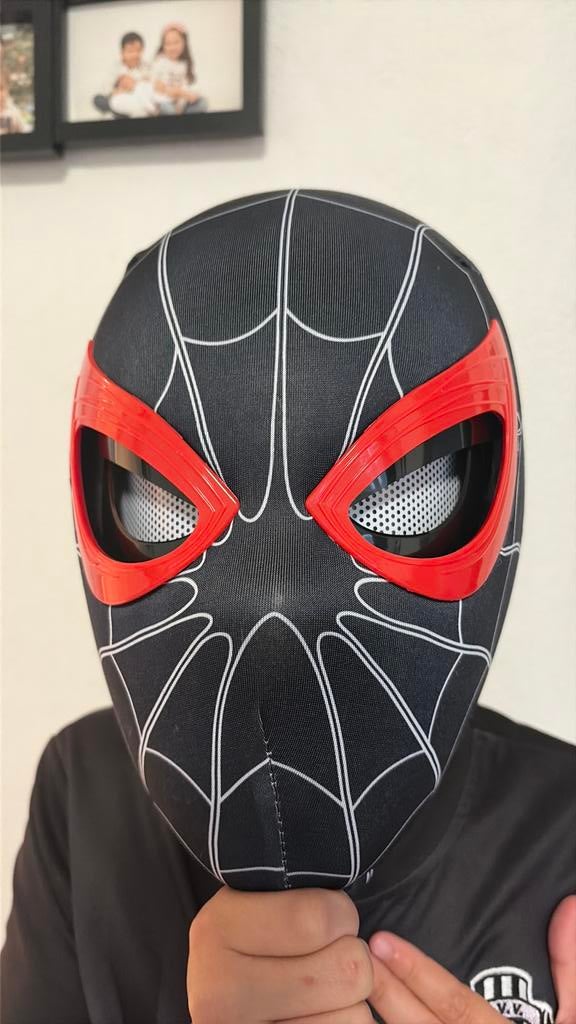 Spider-Man masker met bewegende ogen en webschieter, Ophalen of Verzenden, Zo goed als nieuw