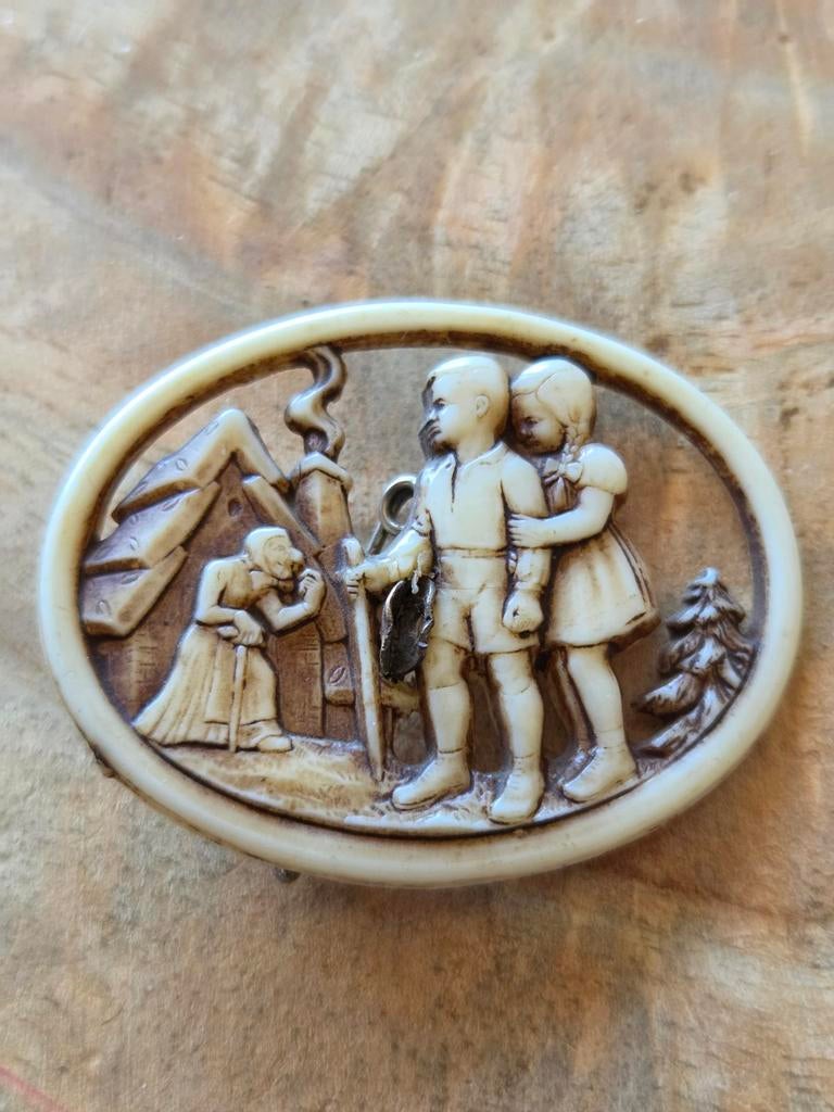 WHN sprookjesspeldje 1940,Hans en Grietje, Winterhulp, Verzamelen, Militaria | Tweede Wereldoorlog, Overige soorten, Embleem of Badge