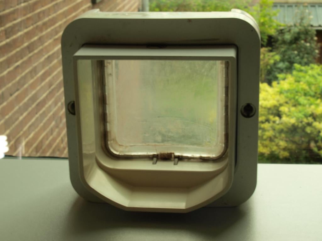 kattenluik sureflap dualscan DSCF0001, Dieren en Toebehoren, Katten-accessoires, Gebruikt, Ophalen of Verzenden