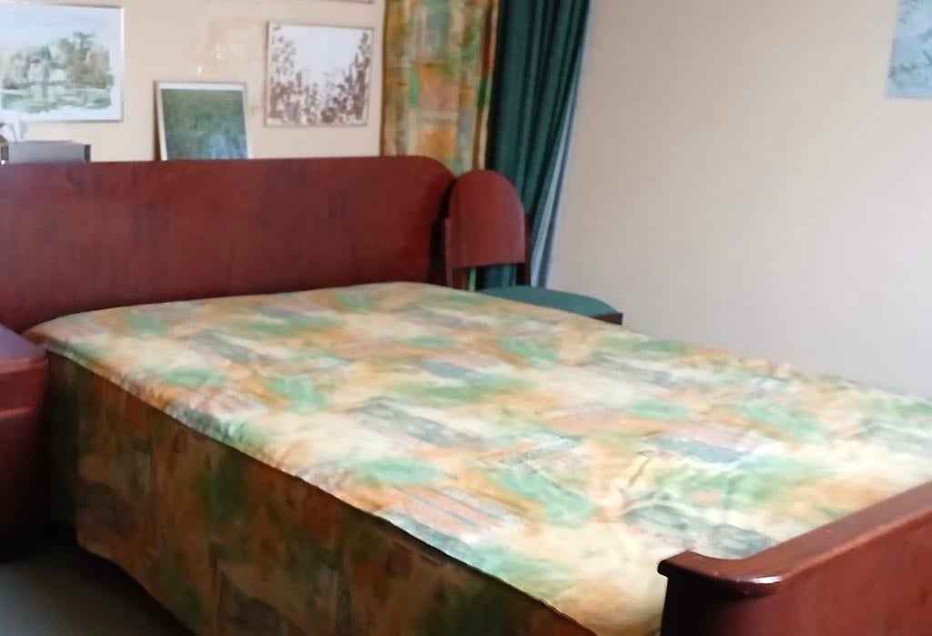 Bed, stoelen en tafel uit de mid jaren 50, Ophalen, Gebruikt, Twijfelaar, Mid jaren 50