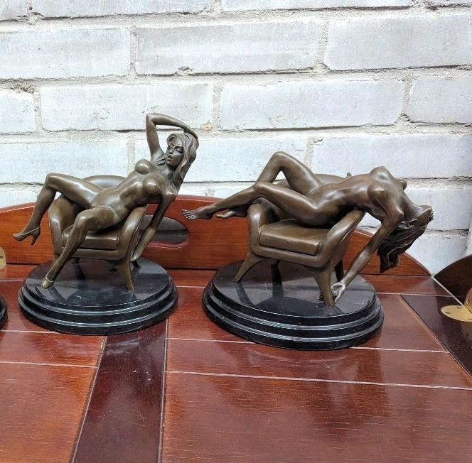 Twee!!! Verschillende  bronzen beelden van liggende vrouwen, Antiek en Kunst, Kunst | Beelden en Houtsnijwerken, Ophalen of Verzenden