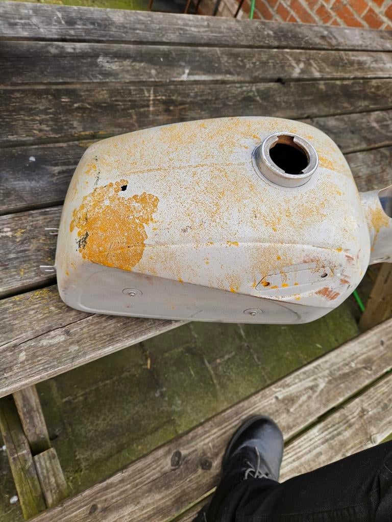 Sparta tank met gat, Motoren, Ophalen