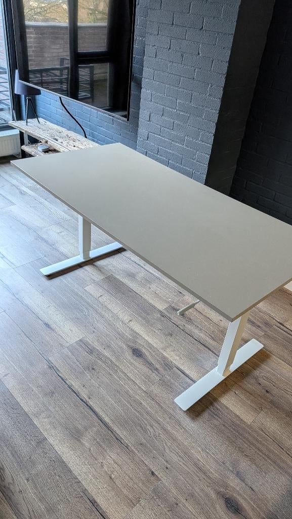 IKEA Bureau 160x80cm - In hoogte verstelbaar met hendel, Huis en Inrichting, Ophalen, In hoogte verstelbaar, Zo goed als nieuw