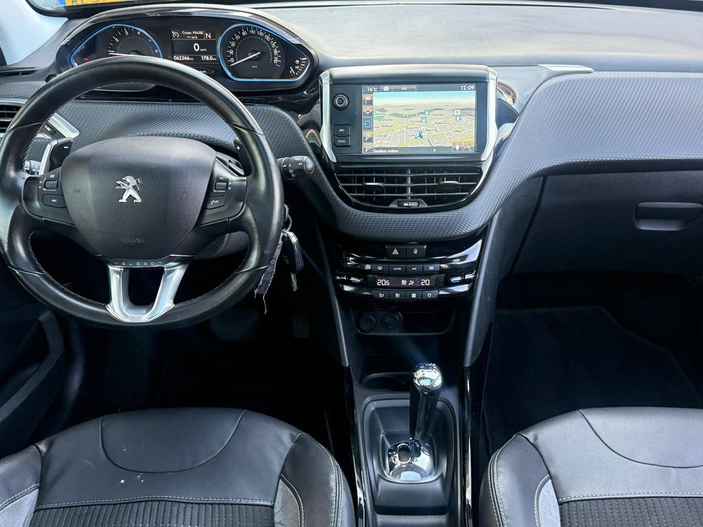 Peugeot 2008 1.2 PureTech Allure AUTOMAAT | NAVI | PANO DAK, Auto's, Peugeot, 450 kg, 1199 cc, 82 pk, Origineel Nederlands