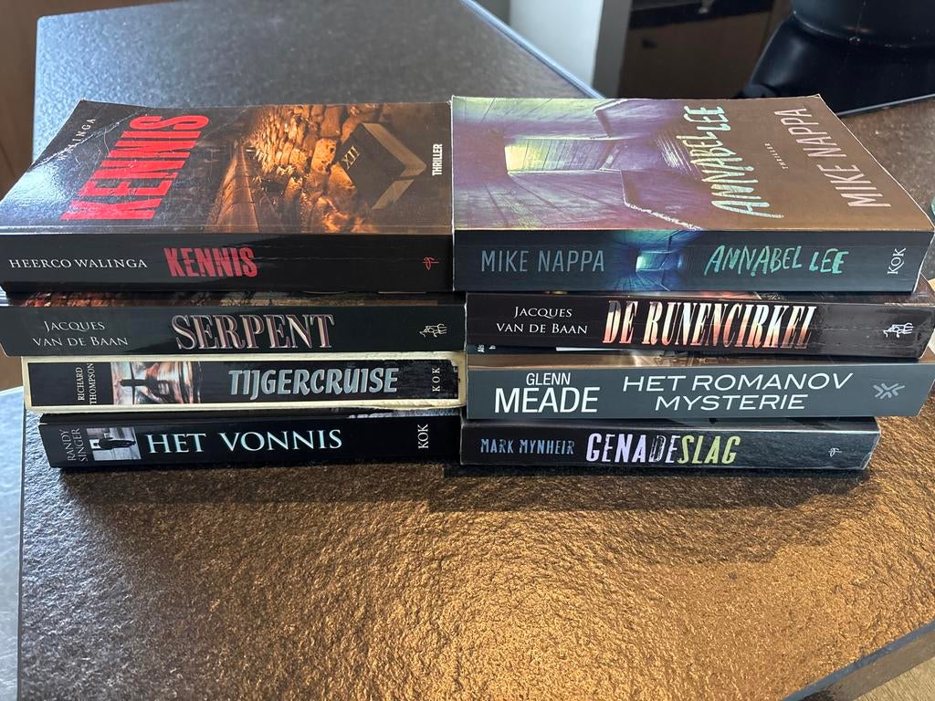 8 thrillers - Prachtige boeken, Ophalen of Verzenden, Gelezen, Nederland