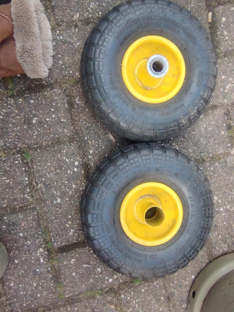 Set van 2 kruiwagenwielen - Gebruikt, Ophalen of Verzenden, Gebruikt