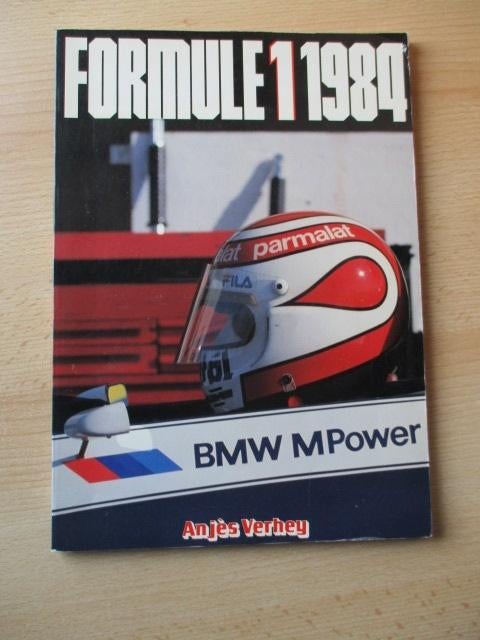 Formule 1 1984 boek door Anjès Verhey softcover, Boeken, Ophalen of Verzenden, Gelezen, Algemeen
