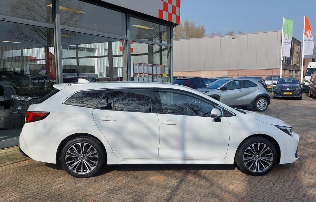 Toyota Corolla Touring Sports Hybrid 140 Business Plus, Auto's, Toyota, 450 kg, Gebruikt, 4 cilinders, Wit