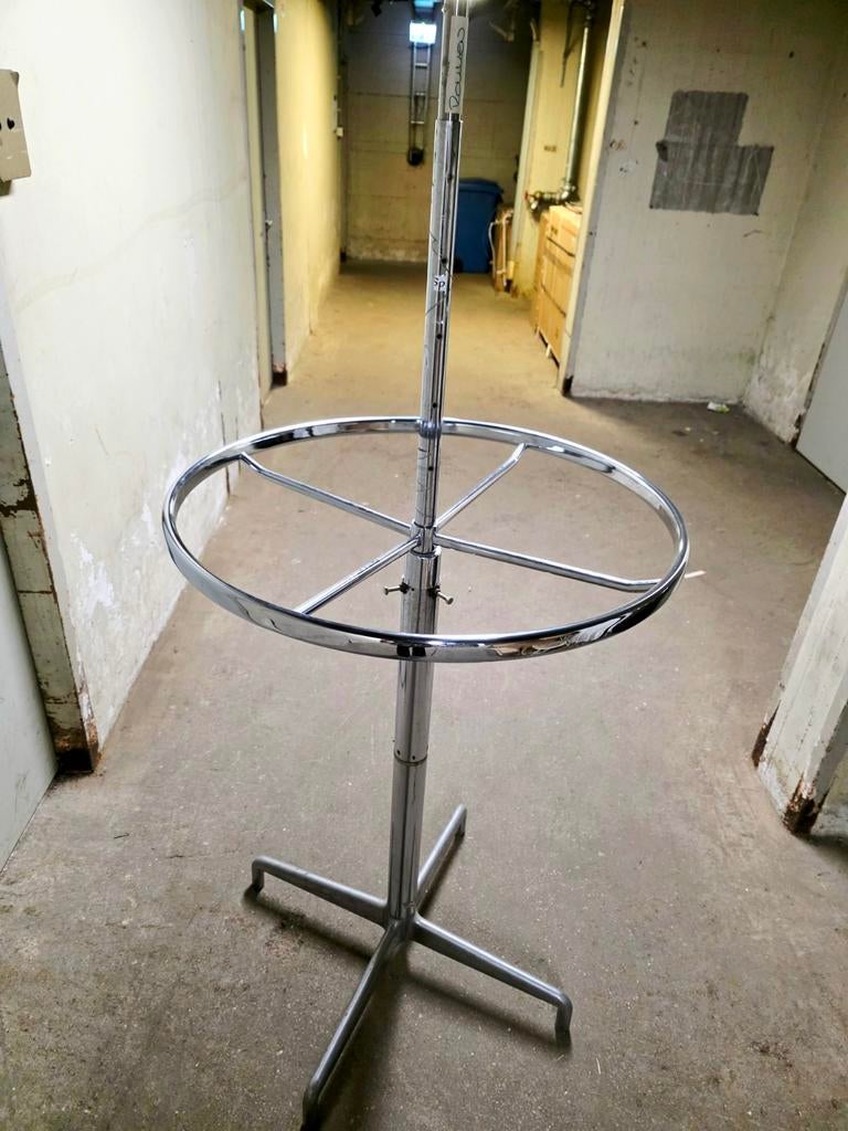 Rond kledingrek. Round clothing rack, Kleding | Dames, Kledingrekken, Ophalen