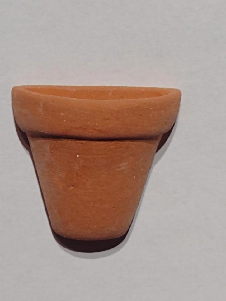 muurbloempot terra cotta / Fennicole Miniatures, Verzamelen, Poppenhuizen en Toebehoren, Nieuw, Gebruiksvoorwerp, Ophalen