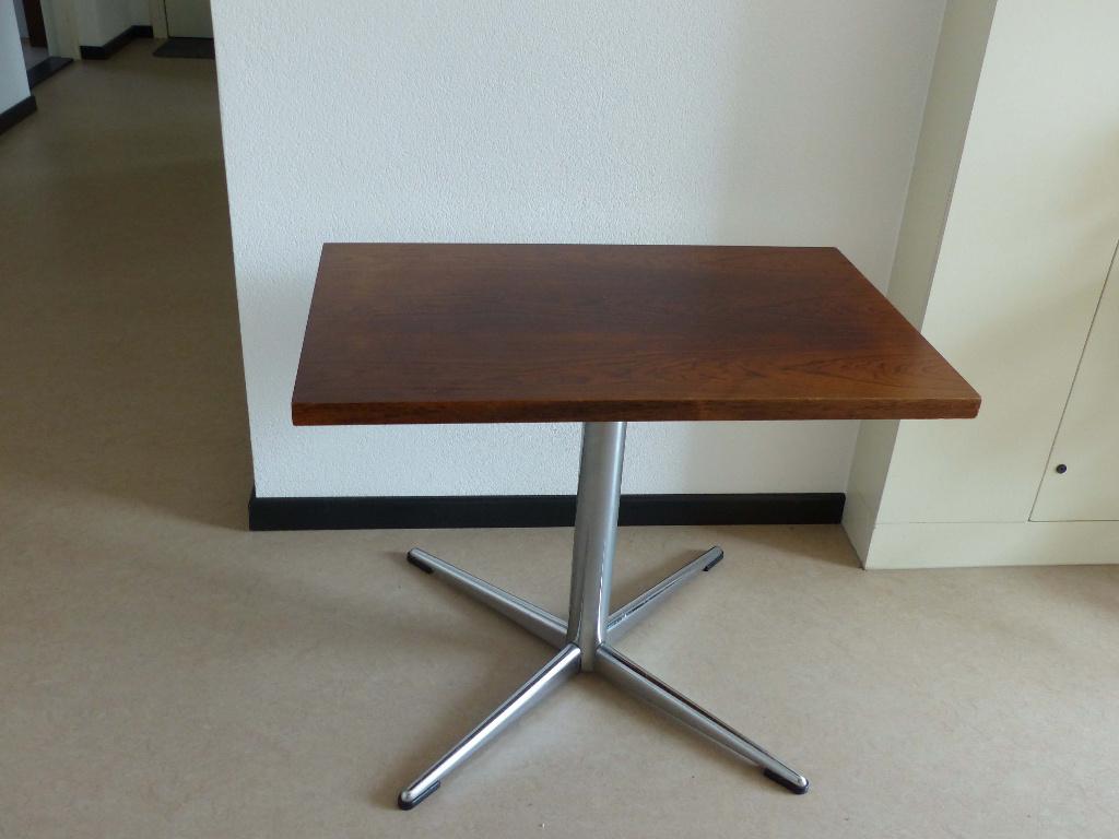 Vintage TV tafel, Huis en Inrichting, Kasten | Televisiemeubels, Gebruikt, Vintage, 50 tot 100 cm, Minder dan 100 cm