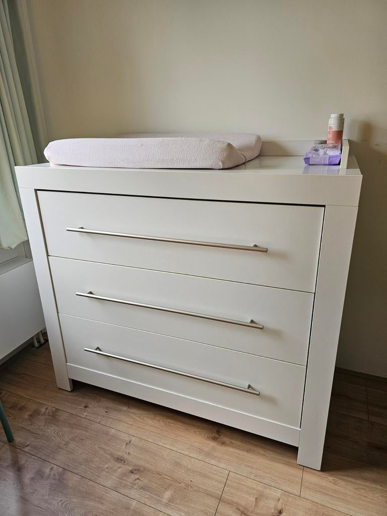 Witte commode gratis afhalen, Kinderen en Baby's, Kinderkamer | Complete kinderkamers, Ophalen of Verzenden, Gebruikt, Jongetje of Meisje