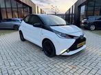 Toyota Aygo 1.0 VVT-i x-play Automaat Airco Bi Color Camera, Gebruikt, Euro 6, Elektrische ramen, 4 stoelen