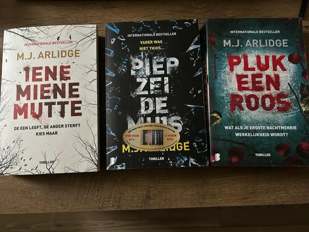 Helen Grace serie 1 t/m 11, Boeken, Ophalen, Zo goed als nieuw, M.J. Arlidge, Nederland