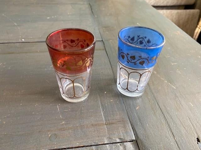 d50 – set van 2 kleine glaasjes, hoogte 9 cm, Huis en Inrichting, Keuken | Servies, Ophalen of Verzenden, Gebruikt, Glas, Overige stijlen
