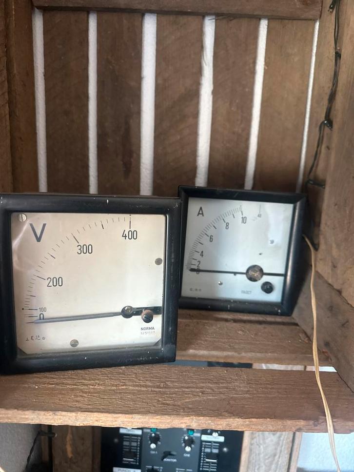 Vintage Industriële Voltmeter en Amperemeter, Antiek en Kunst, Antiek | Gereedschap en Instrumenten, Ophalen of Verzenden