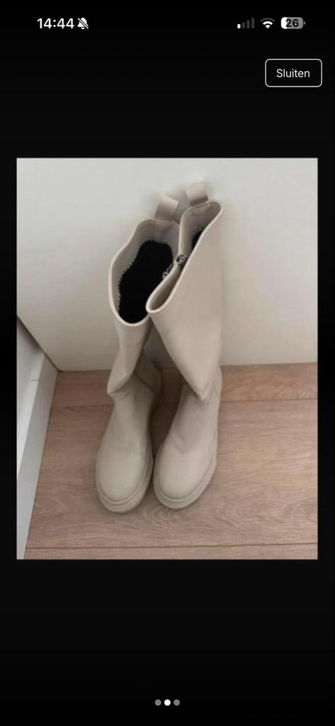 Lichtbeige laarzen met dikke zool, Ophalen of Verzenden, Gedragen, Beige, Hoge laarzen