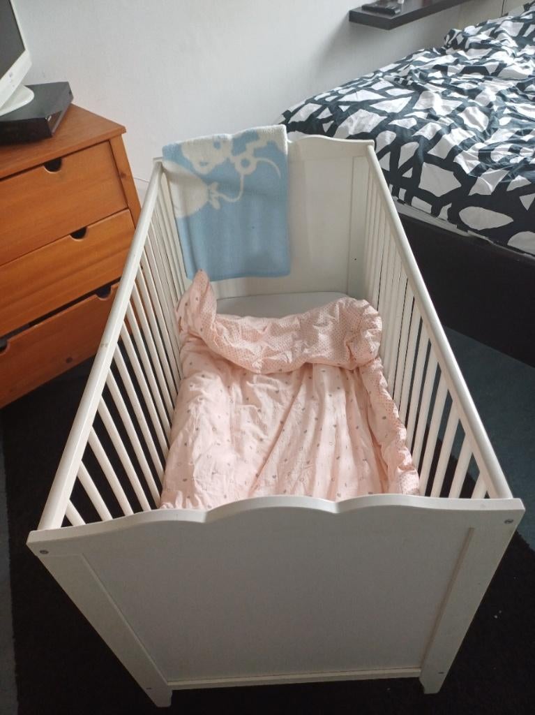 kinderledikantje met matras en dekbedje, Ophalen, Zo goed als nieuw, Ledikant