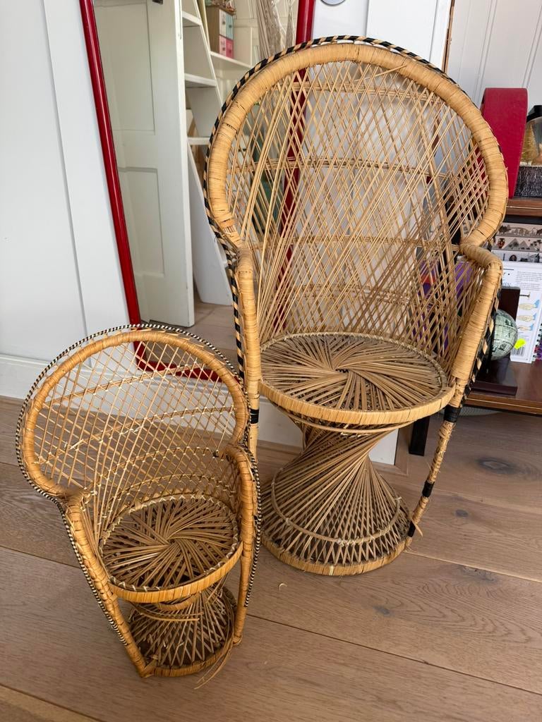2 vintage pauwenstoeltjes, Verzamelen, Retro, Ophalen, Huis en Inrichting