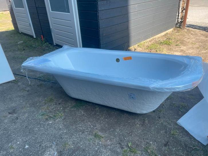 Half Vrijstaand Bad L - Nieuw in verpakking, Doe-het-zelf en Verbouw, Sanitair, Nieuw, Bad, Ophalen