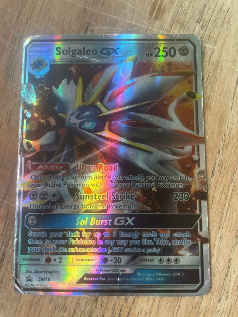 Beschadigde Solgaleo GX Pokémon kaart, Ophalen of Verzenden, Gebruikt, Losse kaart, Foil