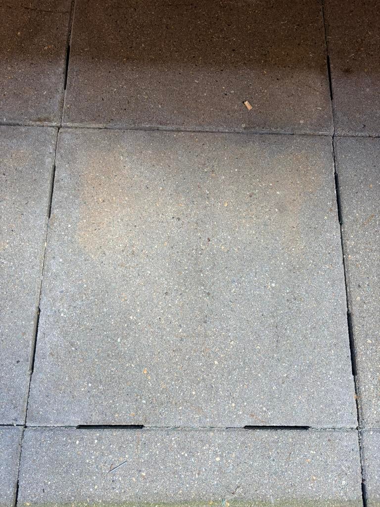 GRATIS 110 beton tegels 50x50, Ophalen, 50 tot 100 cm, Zo goed als nieuw, Minder dan 50 cm