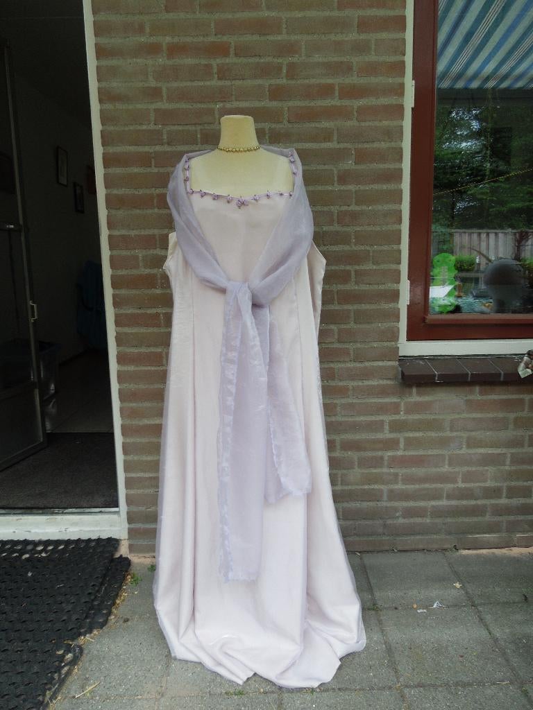 Ecru lila gala jurk / fantasiejurk maat 50, Carnaval, Maat 46/48 (XL) of groter, Nieuw, Ophalen of Verzenden