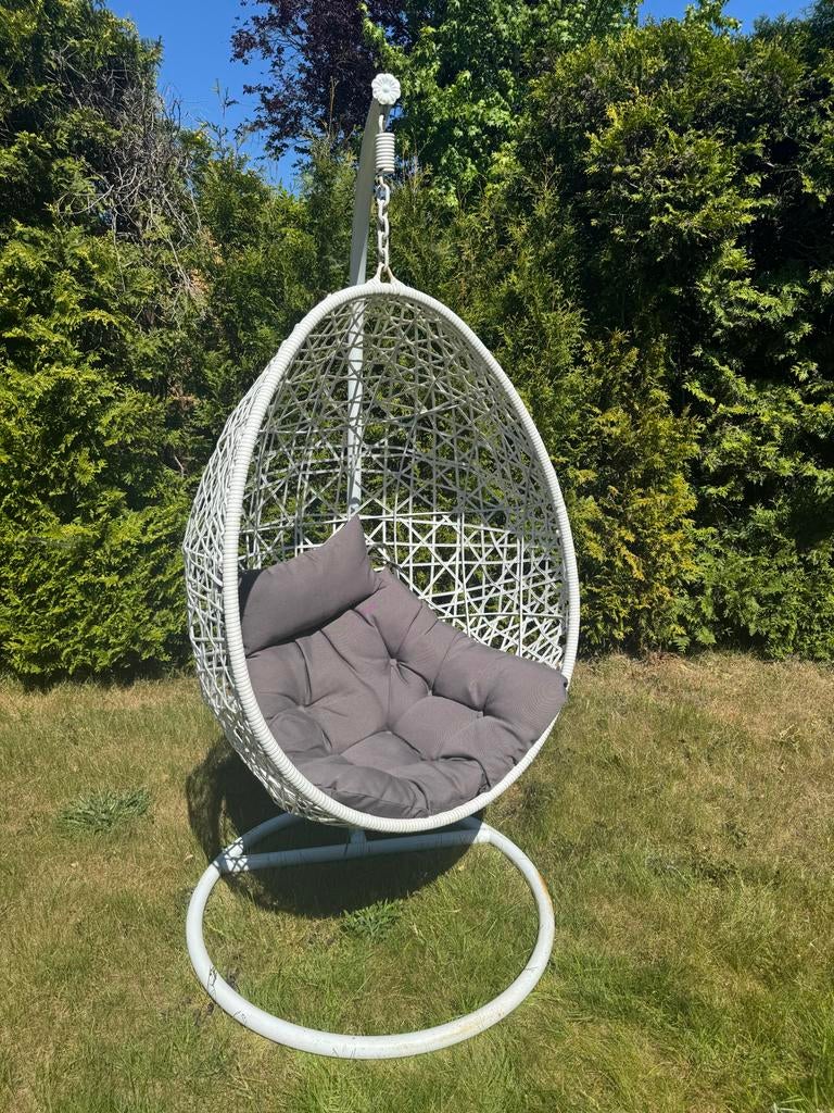 Hangstoel Egg wit met kussens, Ophalen, Gebruikt