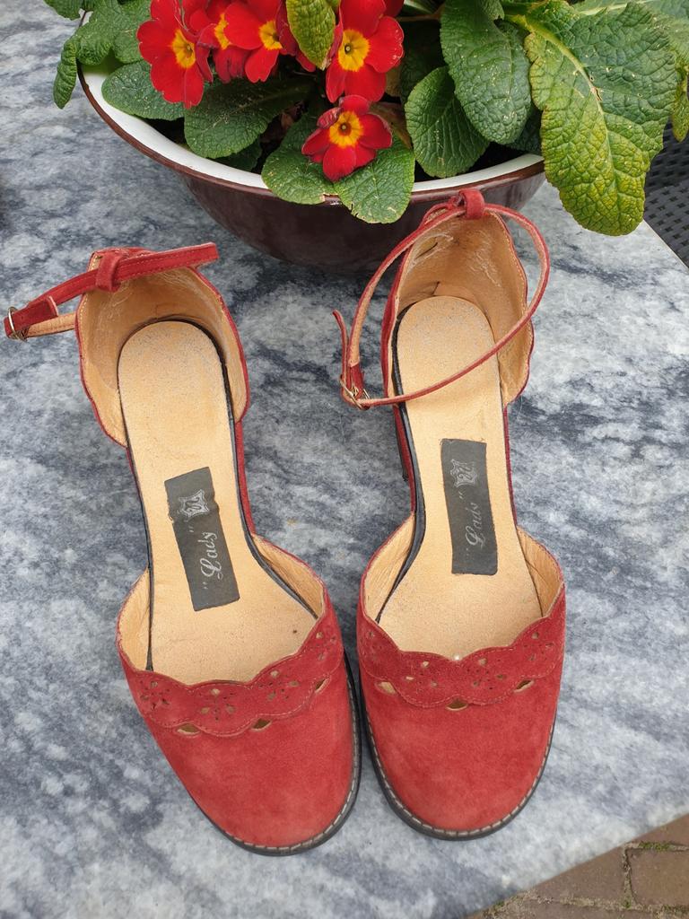 Rode suède dames schoentjes - Maat 37, Ophalen of Verzenden, Gedragen, Rood, Schoenen met lage hakken