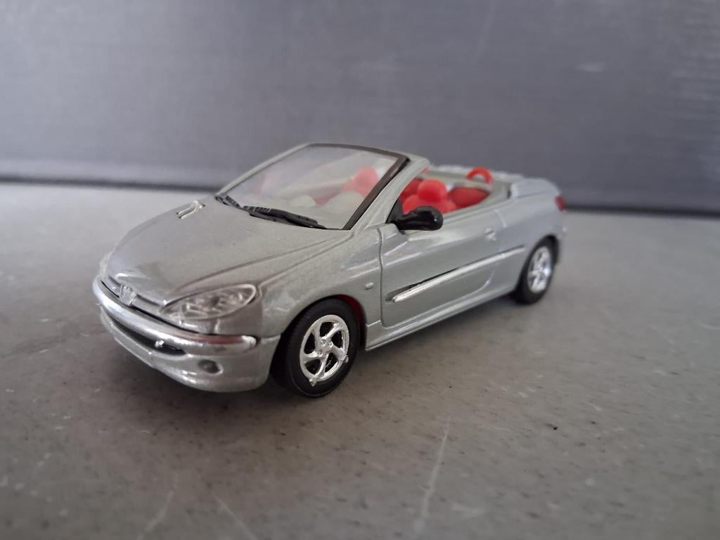 Peugeot 206 CC modelauto - Zilver, Hobby en Vrije tijd, Modelauto's | 1:43, Ophalen of Verzenden, Gebruikt, Auto, Overige merken