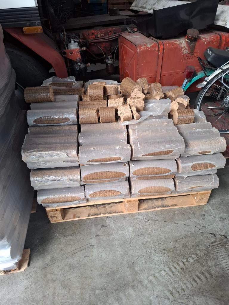 "Halve" pallet nestro briketten, Ophalen