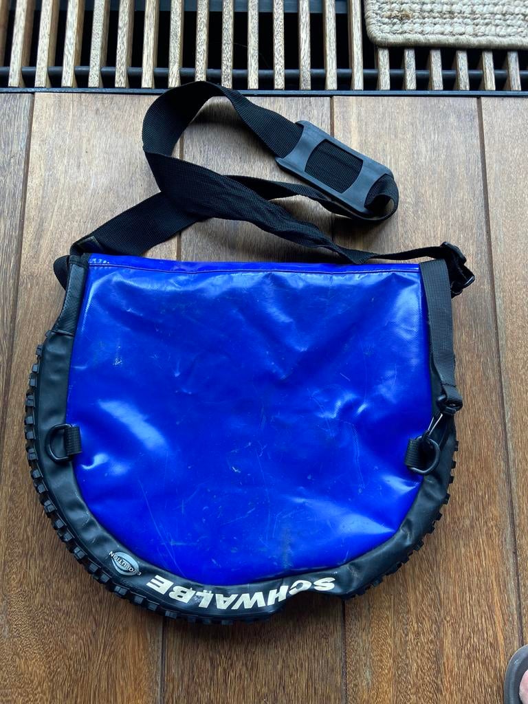 Schwalbe Messenger Bag - Fietsband Tas, Sieraden, Tassen en Uiterlijk, Tassen | Rugtassen, Gebruikt, Overige merken, 25 tot 40 cm